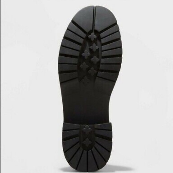 Women's Ella Chelsea Duck Boots - Universal Thread
New! - Picture 4 of 5